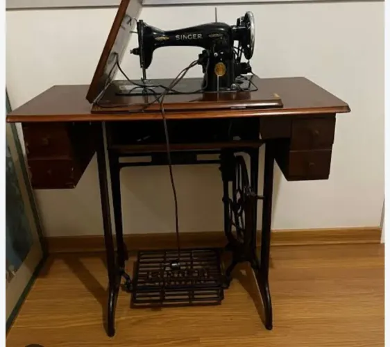 Máquina de costura antiga