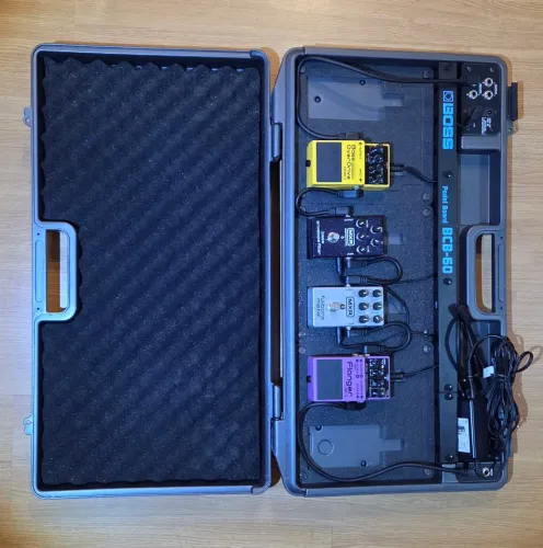 Pedalboard Boss BCB-60 + pedais de baixo