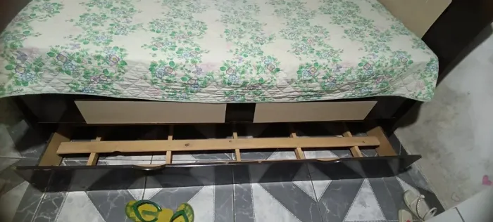 Vendo de cama com duas gavetas