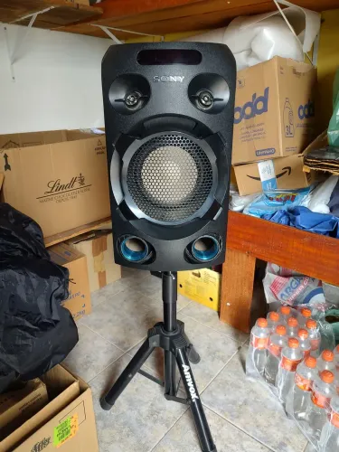 Caixa de som Sony mhc v02 com pedestal 