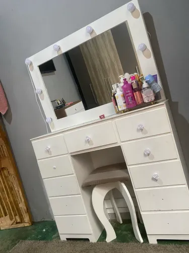 Vendo penteadeira camarim com banquinho 