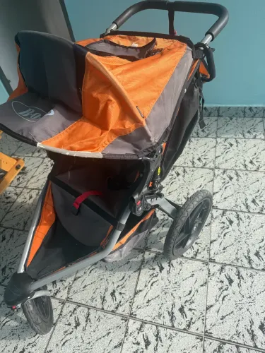 Carrinho de bebê b.o.b até 34kg