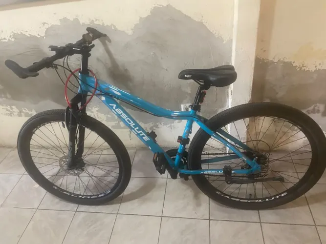 Bicicleta aro 29 tamanho 17+ capacete