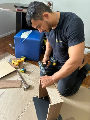 Marido de aluguel eletricista 
