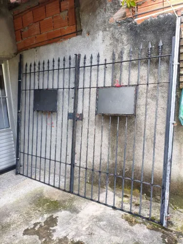 Portão de grade com portinha para adega ou mercadinhos