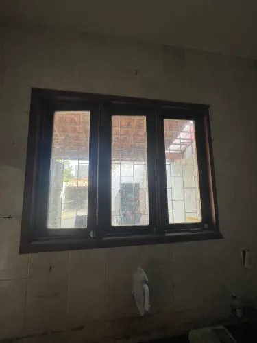 Janela madeira com vidro