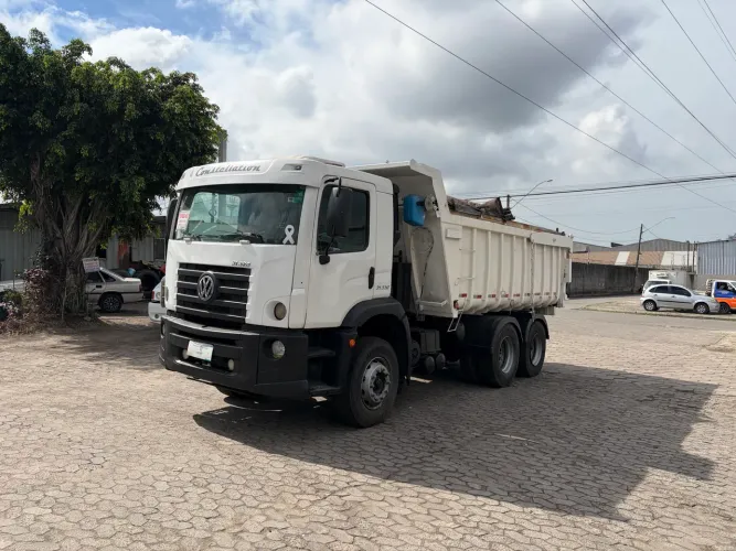 Volkswagen constellation 31-320 6X4 ano 2010 com caçamba oportunidade/repasse
