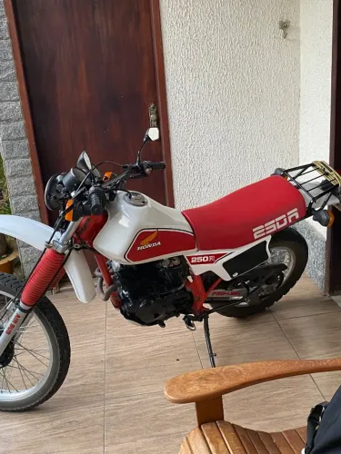 XL 250r em perfeito estado, moto pra ir em qualquer lugar e terreno, de colecionador!!!