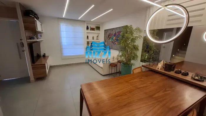 Casa Duplex à Venda  Alto Padrão com Área Externa no Condomínio Magic Garden!