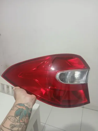 Lanterna de ford ka traseira lado esquerdo nova nunca usada esta na caixa