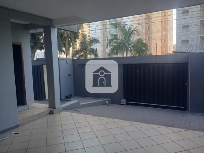 Casa sobrado para locação no bairro Tubalina