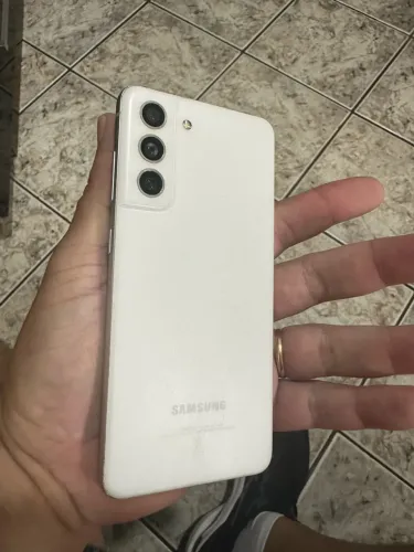 Samsung Galaxy s21 fe tela com linha.