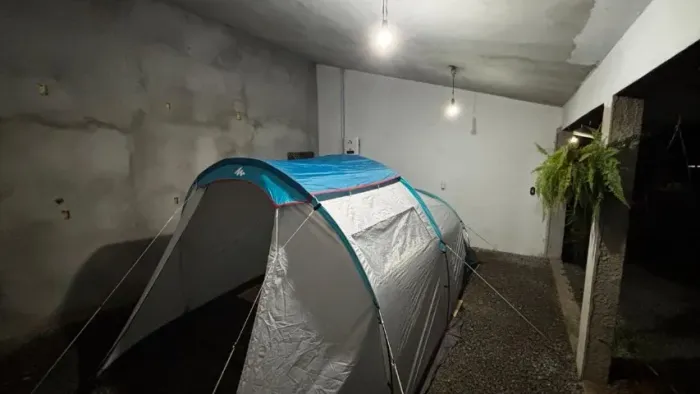 Vende-se barraca de camping quechua 4.1 family 