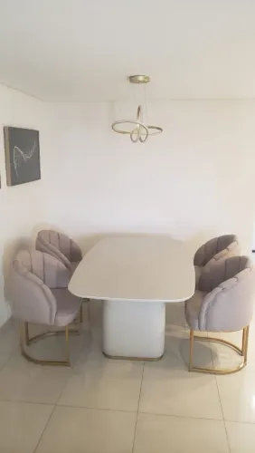 Mesa pouco tempo de uso 1.80x1.00
