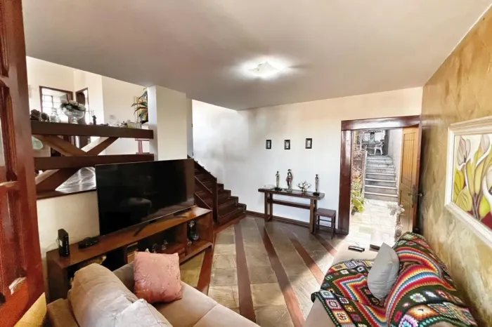 Casa à Venda - Havaí, 4 Quartos, 333 m2