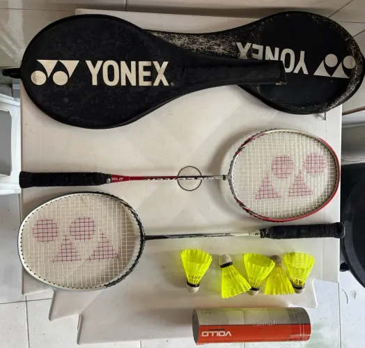 Raquetes de badminton yonex + petecas