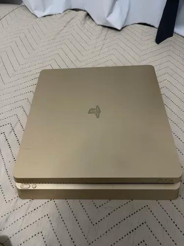 PlayStation 4 Slim Gold