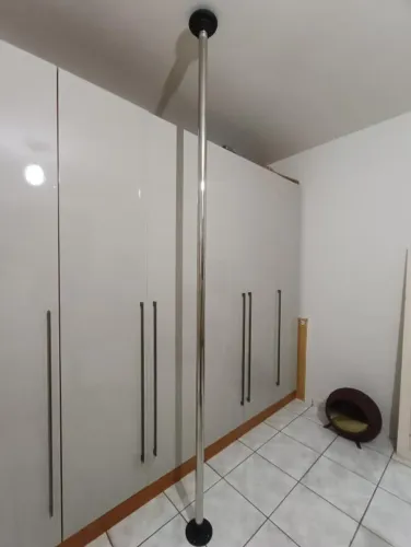 Barra de pole dance removível