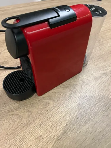 Cafeteira Essenza vermelha