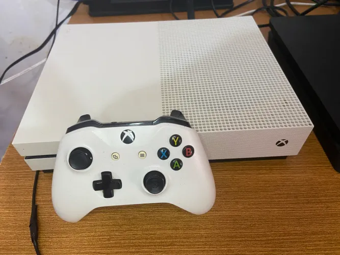 Xbox one s com 1cotrole