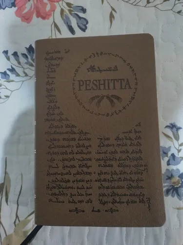 Bíblia sagrada peshitta .essa bíblia tem o nome original do messias roda pé 