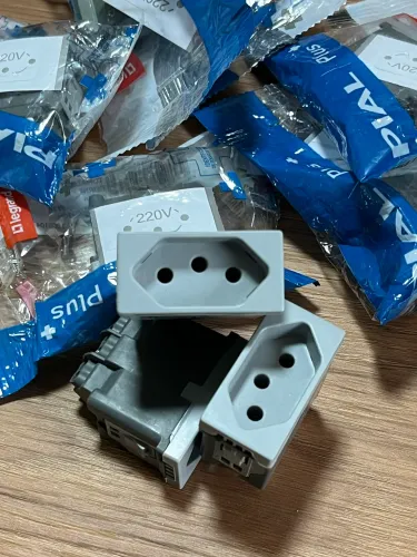 Tomada Pial Plus+ 20A - Cinza