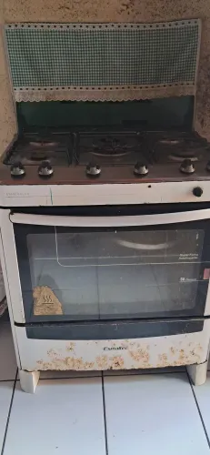 Vendo ,geladeira fogão  e um frize  geladeira ( 600, fogão 350,frize 300)