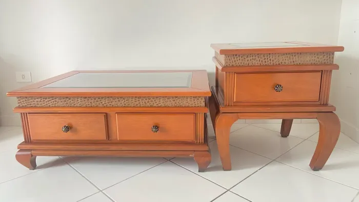 Mesa e criado madeira maciça,MAZOTTI, tampo removível, retirar em Praia grande.