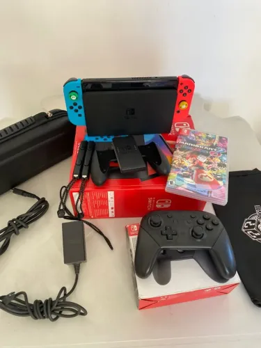 Nintendo Switch OLED Completo + Pro Controller + Mídia Física Mario Kart 8 Deluxe