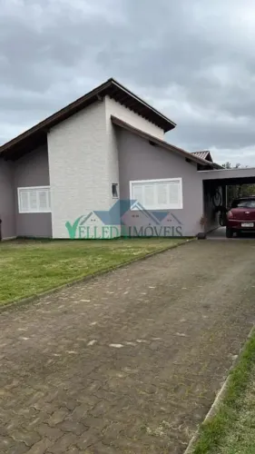 Velleda oferece espetacular casa escriturada dentro de condomínio fechado em Águas Claras!