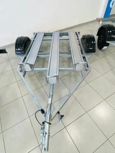 Plataforma para 3 motos Dacla. 