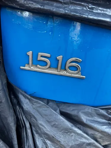 Vendo caminhão com guindaste