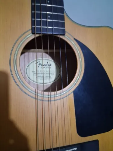 Violão fender e teclado Roland XPS 10