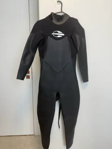 Roupa de borracha para natação no mar