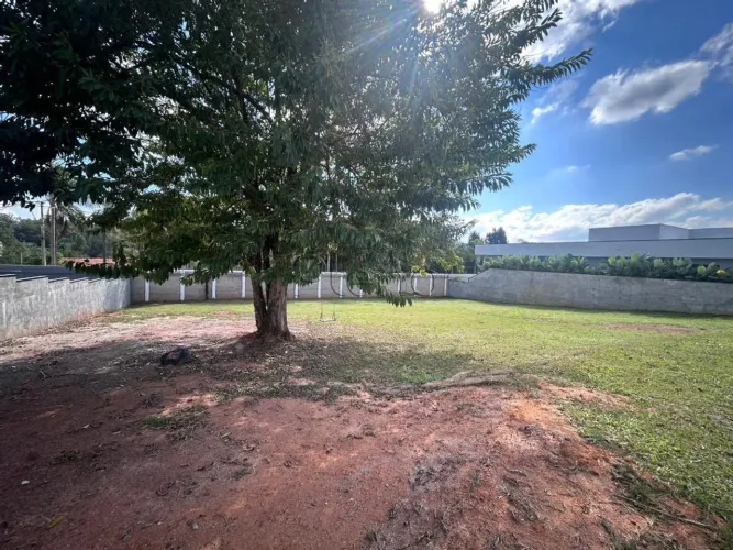 Terreno à Venda no Condomínio Querência em Valinhos, no bairro Dois Córregos.