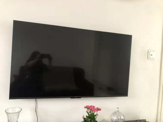 Vendo uma televisão nova TCL 50 polegadas 