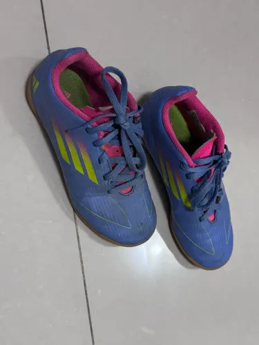 Chuteira adidas infantil TAM 29