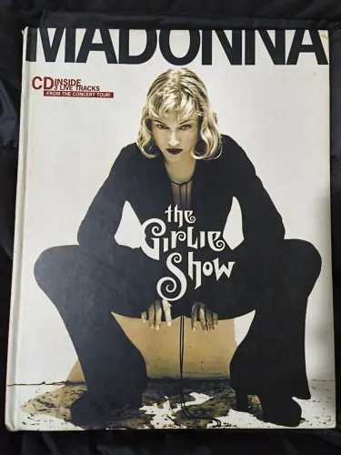 Madonna - The Girlies Show - livro + CD