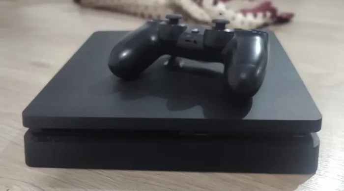Vendo console ps4 com defeito