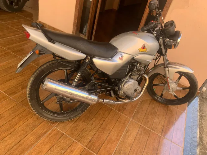 YBR muito bem cuidada e pouco rodada