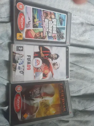 Jogos de psp vendo tudo por 250