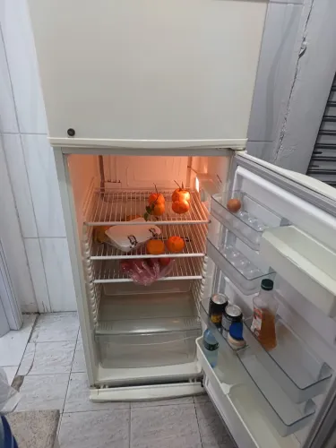 Geladeira brastemp em ótimo estado para desocupar espaço 550