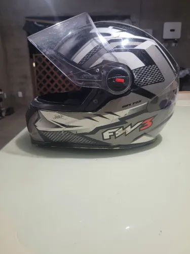 2 capacetes fw3