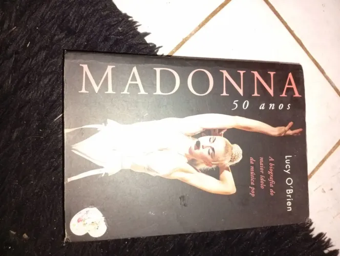 Livro Madonna 50 anos.