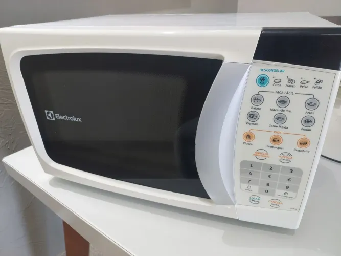 MICROONDAS ELECTROLUX 21 LITROS ESTOU NA ZN BAIRRO PQ NOVO MUNDO