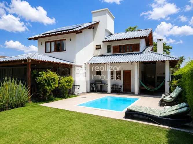 Casa com 3 dormitórios em Jurerê