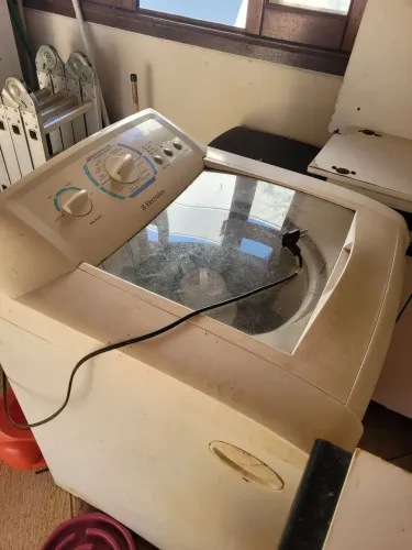 Máquina de lavar Electrolux usada 127v 12kg