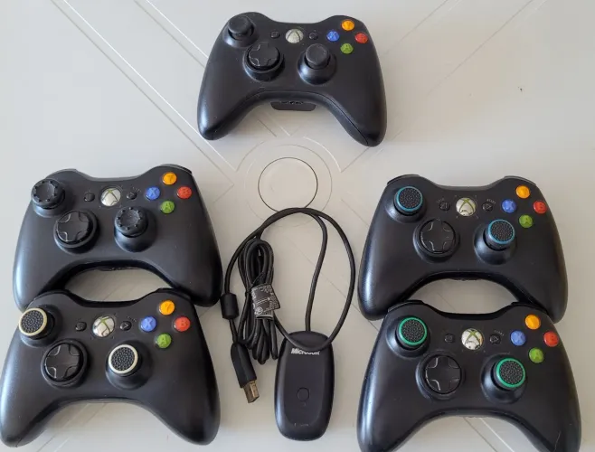 Kit com 5 controles originais Xbox 360 wireless + adaptador original para PC
