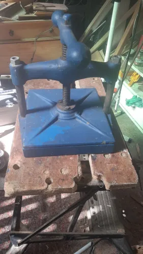 Prensa Manual Robusta em Estrutura Metálica no estado