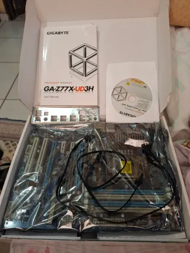 Placa-mãe Gigabyte Ga-z77x-ud3h Lga 1155 Com Caixa E Espelho
